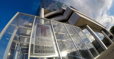 Notícia - Dinheiro em conta pessoal e consultoria milionária levam CIS-Amesc à investigação do TCE