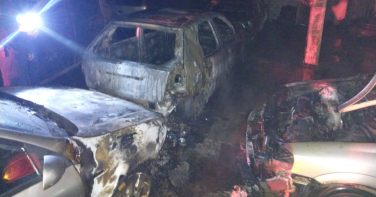 Notícia - Incêndio em oficina mecânica deixa seis carros destruídos em SC
