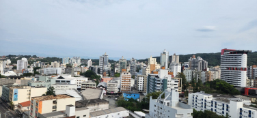 Notícia - [Áudio] Tempo firme predomina nesta quinta, mas há chance de chuva isolada na região