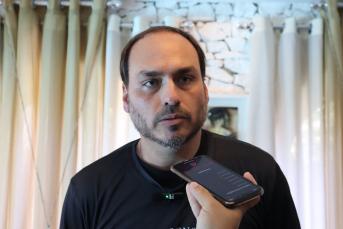 Notícia - Em Criciúma, Carlos Bolsonaro critica discurso liberal e mira o Senado por SC