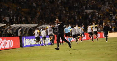 Notícia - 'O Criciúma é isso': Eduardo Baptista comemora a vitória com emoção