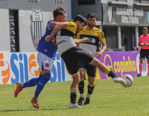 Notícia - Criciúma goleia e assume liderança do grupo na Copinha