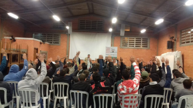 Notícia - Trabalhadores suspendem greve e negociam no MTE