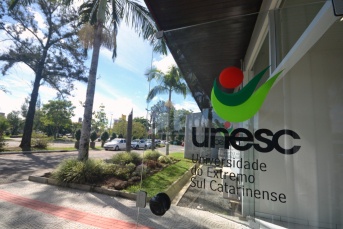 Notícia - Dupla invade campus e corta fibra ótica da Unesc