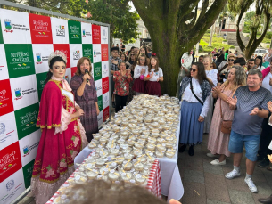 Notícia - Desfile histórico marca 147 anos de Urussanga