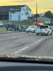 Notícia - Acidente deixa ferido e trânsito lento no alto da Álvaro Catão, em Criciúma