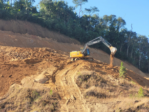 Notícia - Recuperação ambiental de área degradada há décadas é realizada em Urussanga