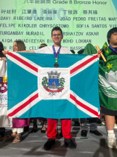 Notícia - Olimpíada de Matemática: Aluno de Içara é o único do Brasil a trazer medalha do Japão