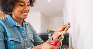 Notícia - SENAI de Criciúma abre inscrições para curso de eletricidade residencial para mulheres