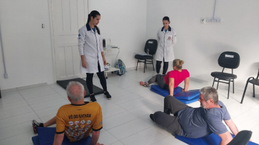 Notícia - Programa de fisioterapia é oferecido gratuitamente para pacientes com dores crônicas em Criciúma