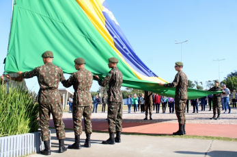 Notícia - Cerimônia de troca da bandeira do Brasil abre Semana da Pátria em Criciúma