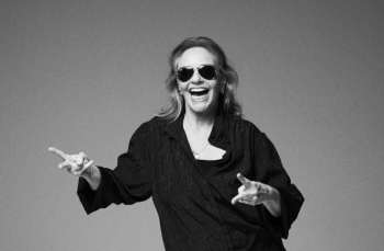 Notícia - Morre Angela Ro Ro, ícone da MPB, aos 75 anos