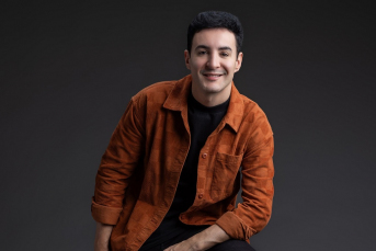 Notícia - Cantor gospel Leandro Borges apresentará seus grandes sucessos em Criciúma
