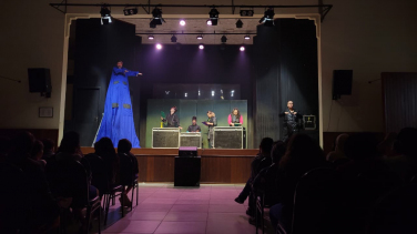 Notícia - Espetáculo #Juntos encanta alunos com arte e reflexão em Criciúma