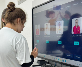 Notícia - Alunos da Unesc criam urna eletrônica e modernizam eleição na Apae de Criciúma