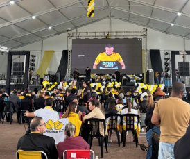 Notícia - [Vídeo] Torcida do Criciúma se reúne para acompanhar jogo decisivo contra o Cuiabá