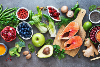 Notícia - [Áudio] Verão exige atenção redobrada com alimentação e reposição de sais, diz especialista