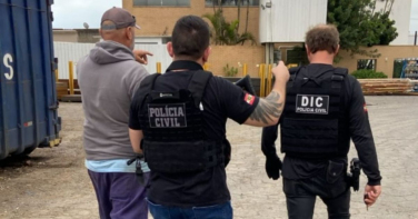 Notícia - Operação que desvendou esquema de R$ 7 milhões em drogas cumpre mandados no Sul de SC