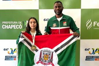 Notícia - Clara Dias brilha no xadrez e rende novo ouro para Criciúma no Jasc