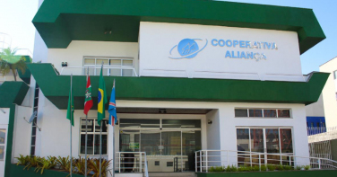 Notícia - Dedê fica? Cooperaliança reúne 8 mil associados para votação decisiva em Içara