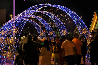 Notícia - Natal do Balneário Rincão inicia com chegada do Papai Noel