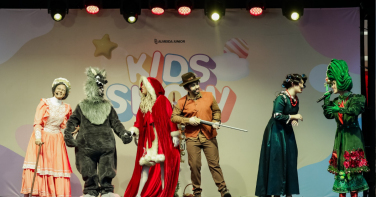 Notícia - Papai Noel e musical da Chapeuzinho Vermelho encantam o público neste domingo