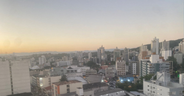 Notícia - Fim de semana será de sol forte e calor elevado em Criciúma