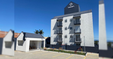 Notícia - Imagens mostram etapas do prédio erguido em 60 dias com quatro profissionais em SC