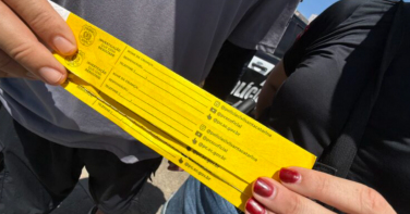 Notícia - Campanha aposta em pulseiras para evitar crianças perdidas em SC