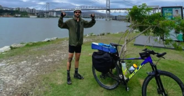 Notícia - 4,8 mil km: engenheiro de SC 'troca' festas de fim de ano por pedal na América do Sul
