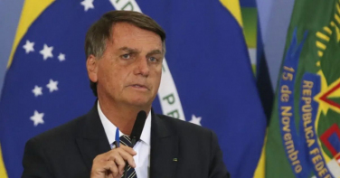 Notícia - Bolsonaro cai durante a madrugada e sofre concussão leve