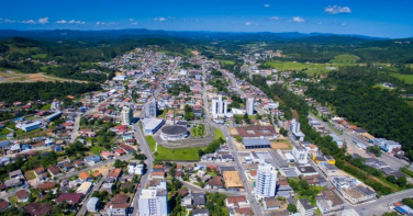 Notícia - Quedas frequentes de energia levam município do Sul de SC a cobrar soluções da Celesc