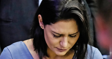 Notícia - Bolsonaro cai na PF e Michelle questiona primeiros socorros: 'Meu amor não está bem'