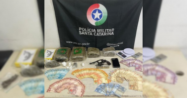 Notícia - Casal é preso por tráfico de drogas e abandono de incapaz em Balneário Gaivota