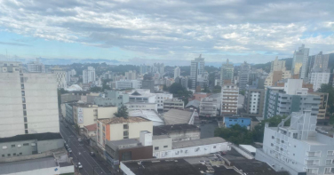 Notícia - [Aúdio] Calor abafado e trovoadas isoladas marcam o dia na região