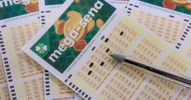 Notícia - Sem vencedor: Mega-Sena acumula e prêmio sobe para R$ 13,5 milhões; confira as dezenas sorteadas