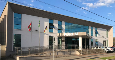 Notícia - Luxo, dinheiro vivo e prisão: furtos milionários rendem condenação em SC