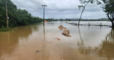 Notícia - Rodovia é fechada após rio transbordar em SC