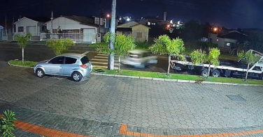 Notícia - Vídeo mostra momento da colisão que matou adolescente em Criciúma