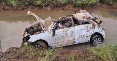 Notícia - Veículo capota na SC-108 e deixa jovens feridas no Sul catarinense