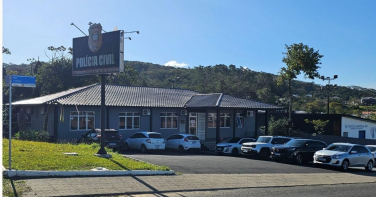 Notícia - Funcionárias são suspeitas de desviar até R$ 100 mil de loja em shopping de Criciúma