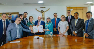 Notícia - Reajuste garante aumento para professores da educação básica em 2026