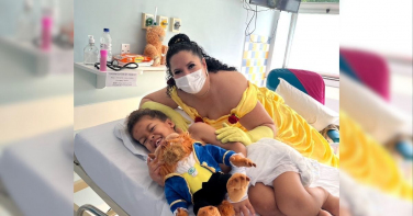 Notícia - Tratamento reacende sonho de andar de menina paraplégica em SC