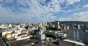 Notícia - [Áudio] Calor aumenta e temperaturas chegam a 32°C em Criciúma