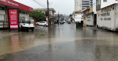Notícia - Temporal causa alagamentos e deixa quase 4 mil sem energia em Criciúma
