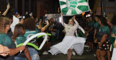Notícia - Desfile das Escolas de Samba marca retorno do Carnaval de Laguna