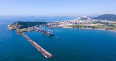 Notícia - 62 mil toneladas: Brasil faz exportação inédita para a China pelo Porto de Imbituba