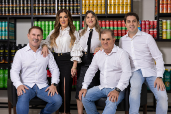 Notícia - A gigante que nasceu em SC e hoje lidera o mercado de energéticos no Brasil