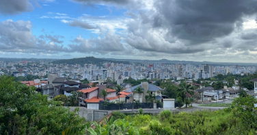 Notícia - Risco de temporais e temperaturas abaixo dos 30°C marcam o domingo em SC