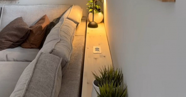 Notícia - Adeus, bagunça: o móvel atrás do sofá que transforma a sala em poucas horas